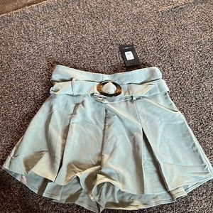 Fashion nova skirt/shorts!